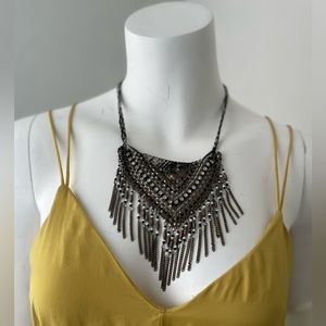 Metalic silver necklace with rhinestone